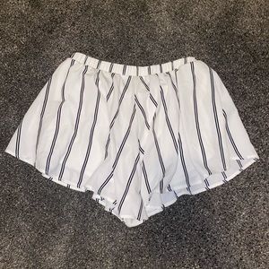 Striped flowy shorts!